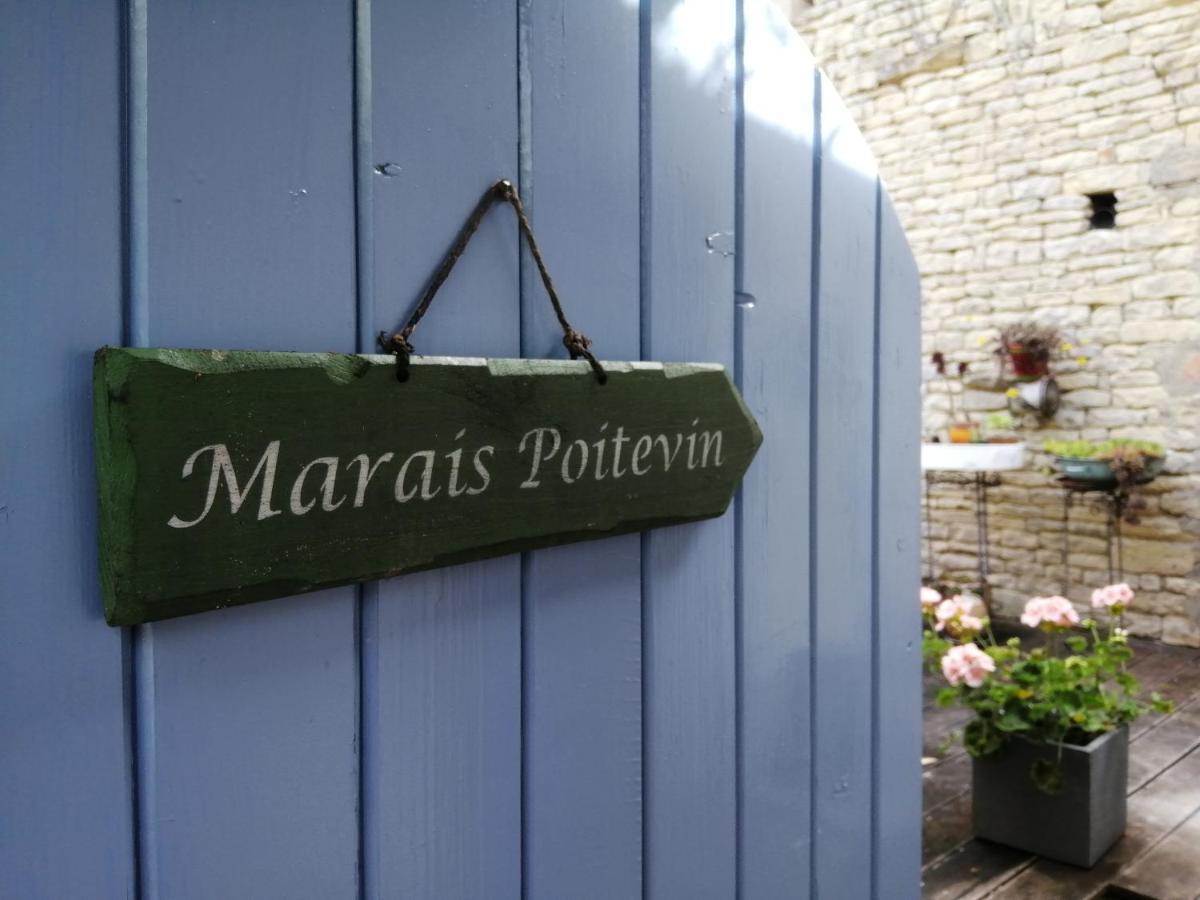 Les Volets Bleus Villa Arçais Exteriör bild